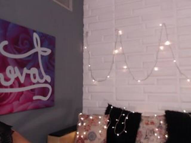 Capturi de ecran de difuzare NinnaMonroe