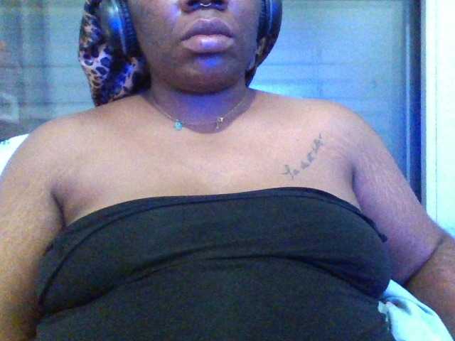 Capturi de ecran de difuzare NYRIELLE