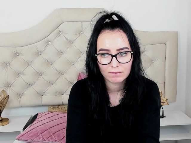 Capturi de ecran de difuzare OliviaDiamond