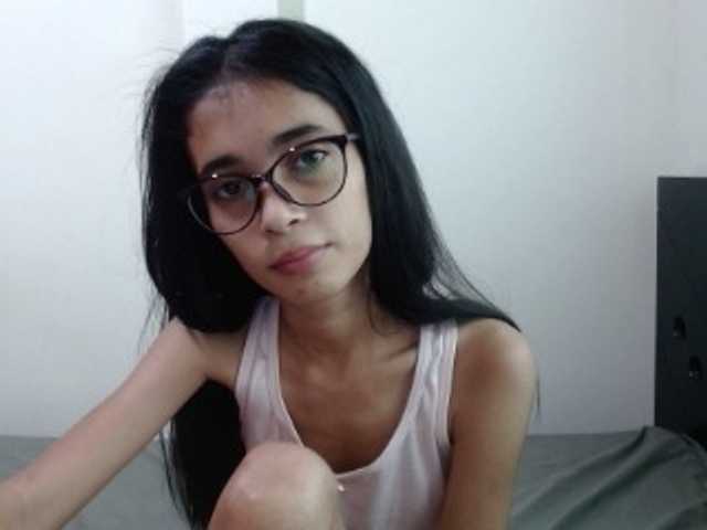 Fotografii petit-linda18 Shhhh. Im not alone. I have to be quiet but let's have quiet fun together. #18 #young #smalltits #skinny #tits