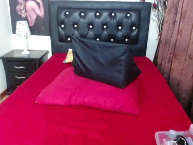 Capturi de ecran de difuzare PetiteCute