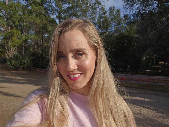 Fotografie a profilului Pinklipsskye69