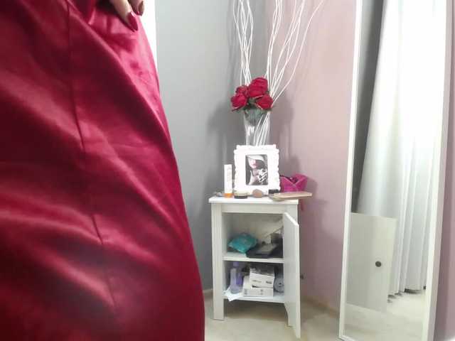 Capturi de ecran de difuzare PoppyCooper