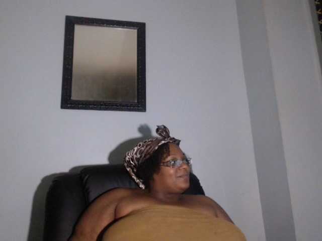 Capturi de ecran de difuzare PrettyBlacc