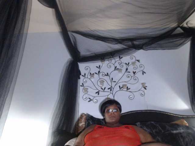 Capturi de ecran de difuzare PrettyBlacc