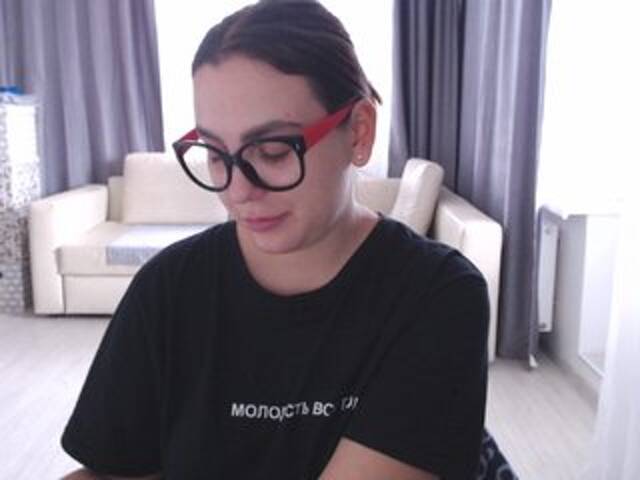 Capturi de ecran de difuzare PuffyEva