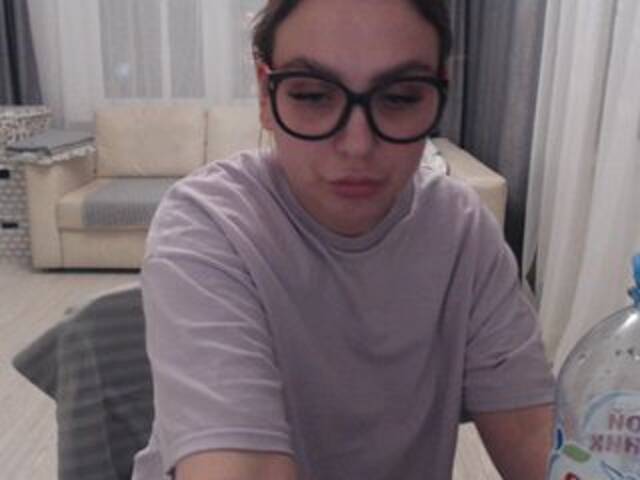 Capturi de ecran de difuzare PuffyEva