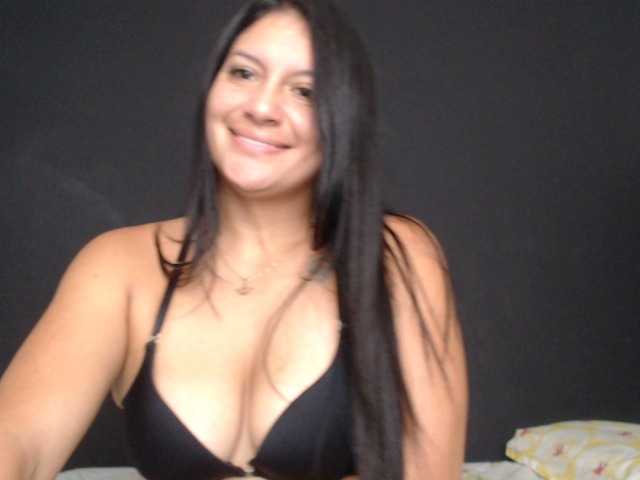 Capturi de ecran de difuzare Queen-karina