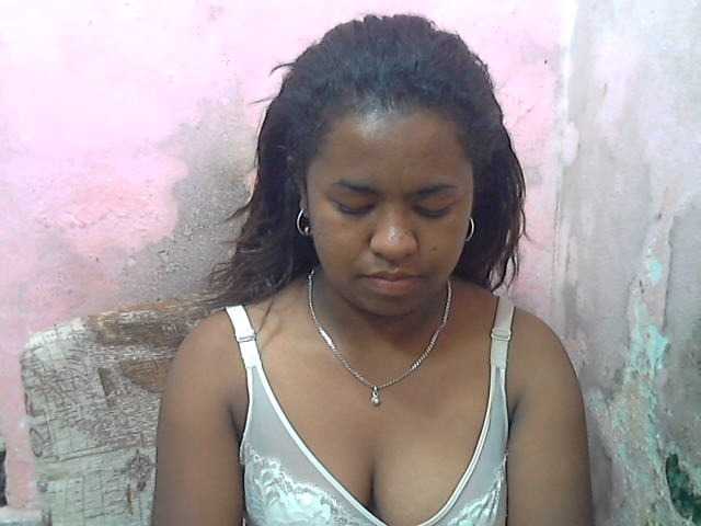 Capturi de ecran de difuzare Queencamie