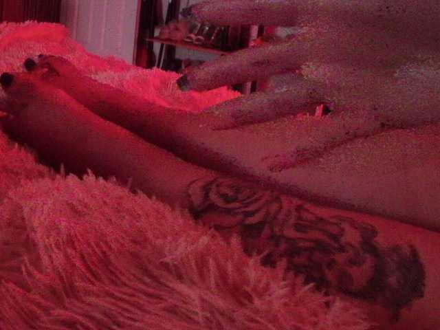 Capturi de ecran de difuzare QueenMorgan