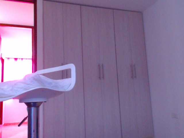 Capturi de ecran de difuzare Queenofsquirt