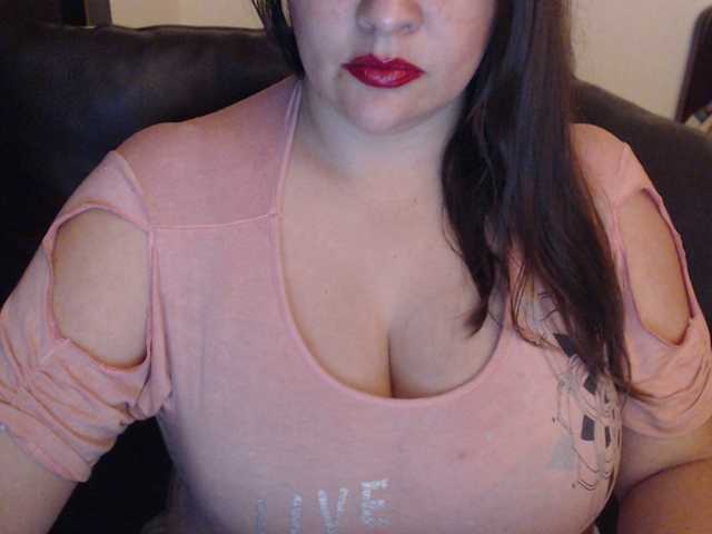 Fotografii MiladyEmma hello guys I'm new and I want to have fun He shoots 20 chips and you will have a surprise #bbw #mature #bigtits #cum #squirt