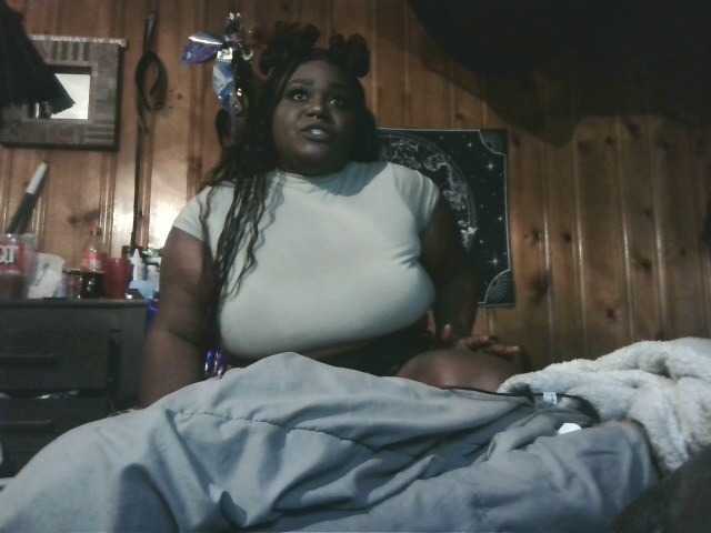 Fotografii QueenRaynexxx Hello Its A Place Fit 4 A Queen! Thick Chocolate GIRL RIGGHT HERE!!!