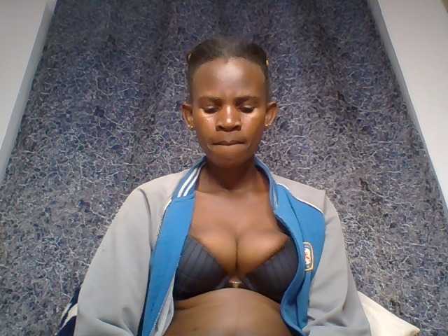 Capturi de ecran de difuzare Queenyann