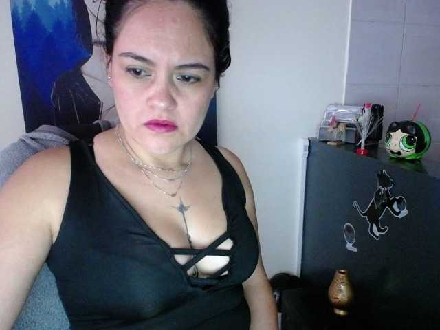 Capturi de ecran de difuzare RoxaneFox