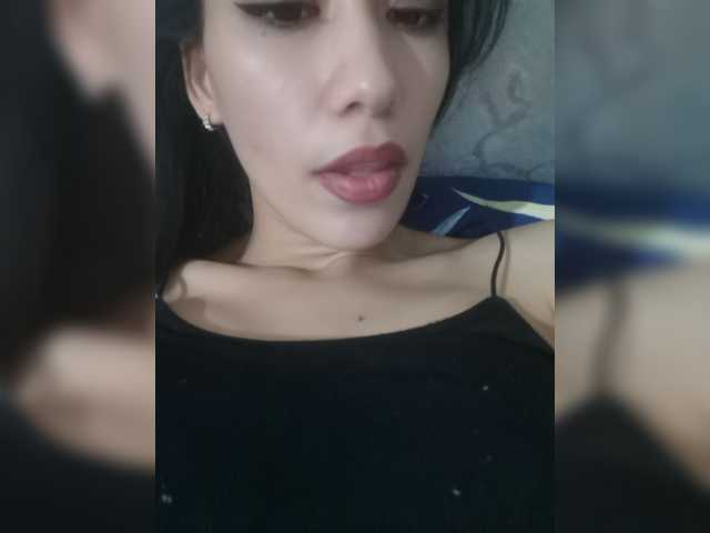 Capturi de ecran de difuzare RuthAhGlamor