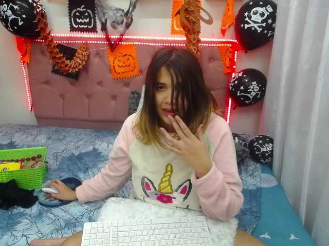 Capturi de ecran de difuzare SalmaChaur