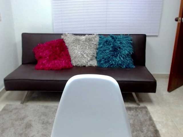 Capturi de ecran de difuzare LilyJames