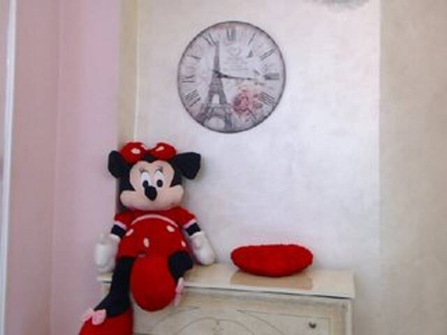 Capturi de ecran de difuzare Sandy-Bella