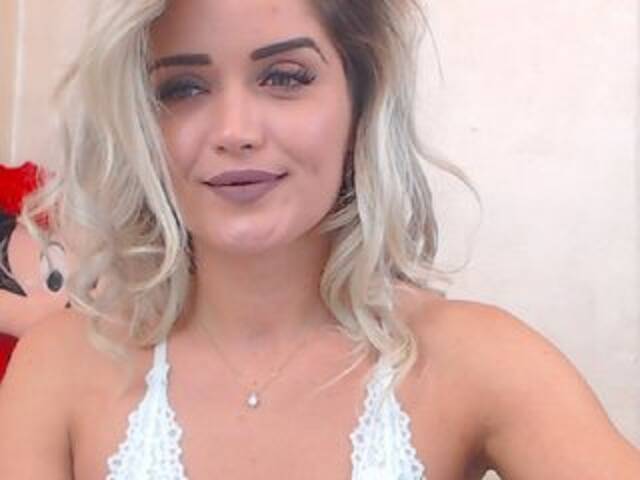 Capturi de ecran de difuzare Sandy-Bella