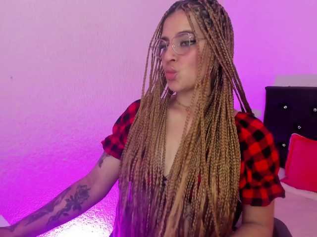 Capturi de ecran de difuzare SarahDark