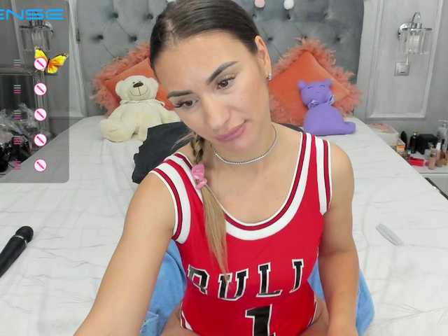Fotografii SaraJennyfer Torture me whit your tips!!Spin the wheel for 50 tkjs!#squirt #anal #pussy #bj #joi#cei