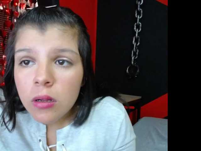 Capturi de ecran de difuzare PalomaMami