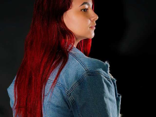Fotografie a profilului Scarlet-Joness