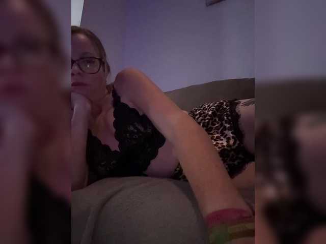 Capturi de ecran de difuzare ScarlettRedRose