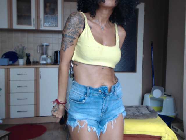 Capturi de ecran de difuzare SexiBelle