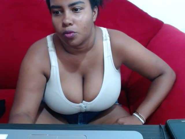 Capturi de ecran de difuzare Sexy-Brunette