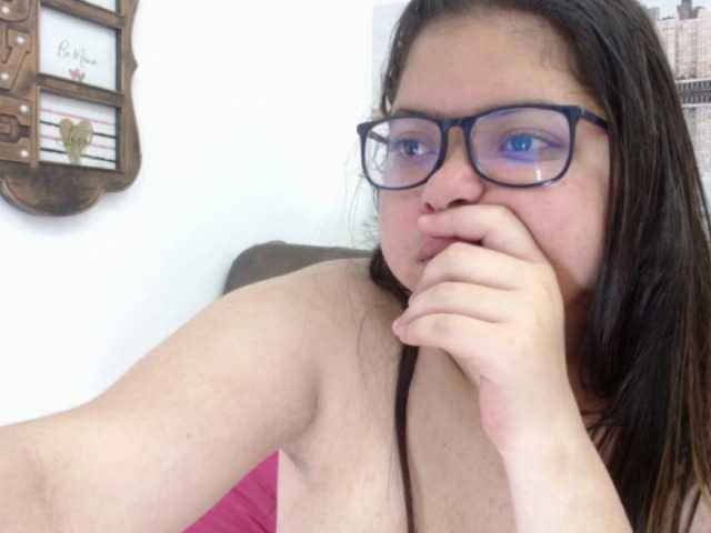 Capturi de ecran de difuzare sexy-curvy