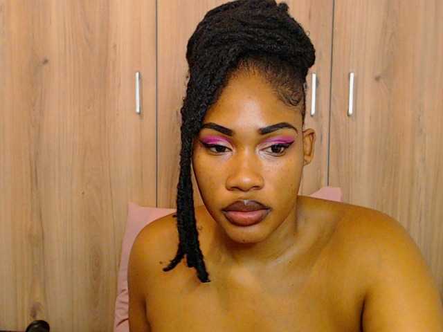 Capturi de ecran de difuzare SexyJuicyLips