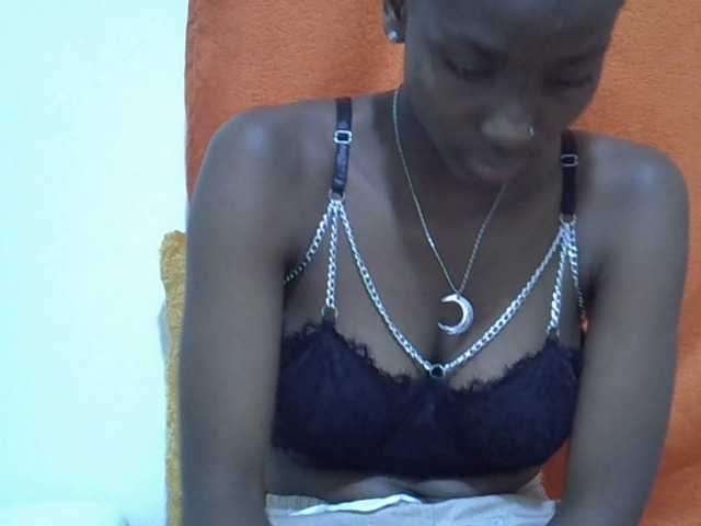 Capturi de ecran de difuzare Sexythiny