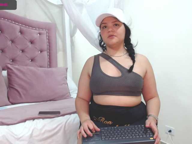 Fotografii SharlotteThom hi guys wolcome too my room// show oios 25 tks // spank ass 65 // come and difruta on my naughty side today and willing to play a lot with you!!