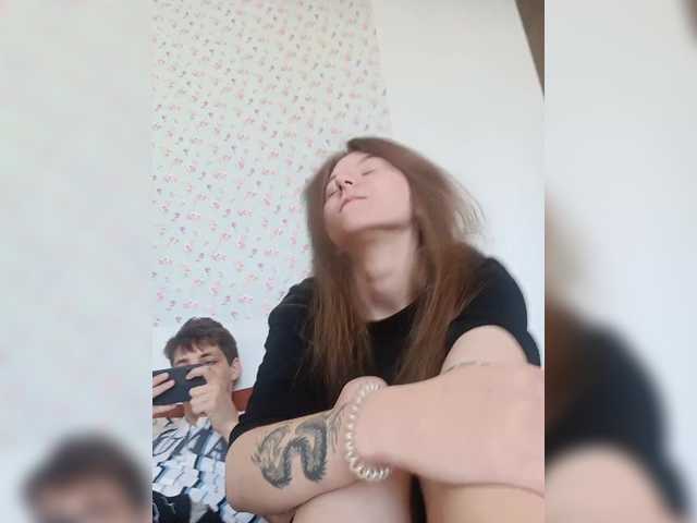 Capturi de ecran de difuzare ShowMeMemasiki
