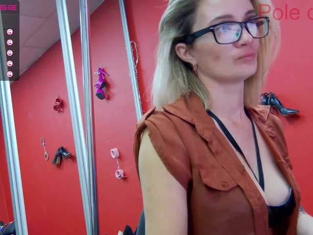 Fotografii Simonacam2cam I'm glad to welcome you dear! The best compliment from you is tokens) I will also pamper you with naked tits for 100 tons, ass-50, legs-30. I will turn on your camera for 40 tons, I will play pranks in private or in a group and show you what it is buzz