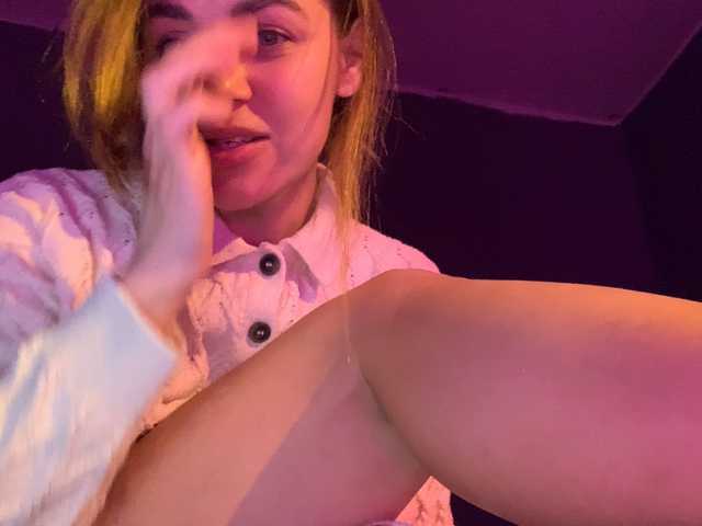 Capturi de ecran de difuzare Sonya-Mo