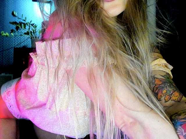 Capturi de ecran de difuzare Sonya-Mo