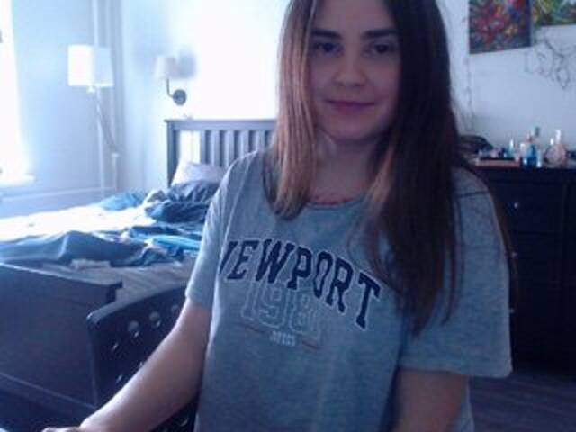 Capturi de ecran de difuzare DearSonya