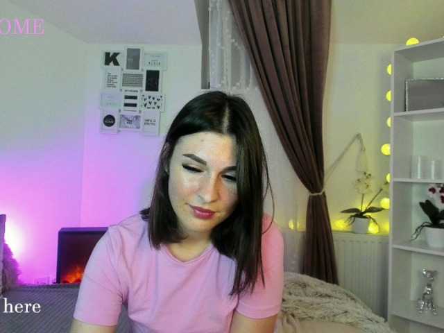Fotografii SophiaLeone18 first day here I am Lara #18 #new #brunette #bisexual #dildo join me and let's f.ck