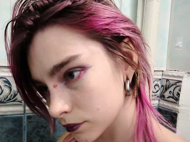 Fotografie a profilului SophieHard