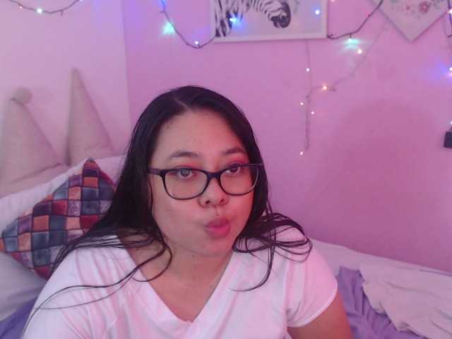 Capturi de ecran de difuzare Strongglizzy