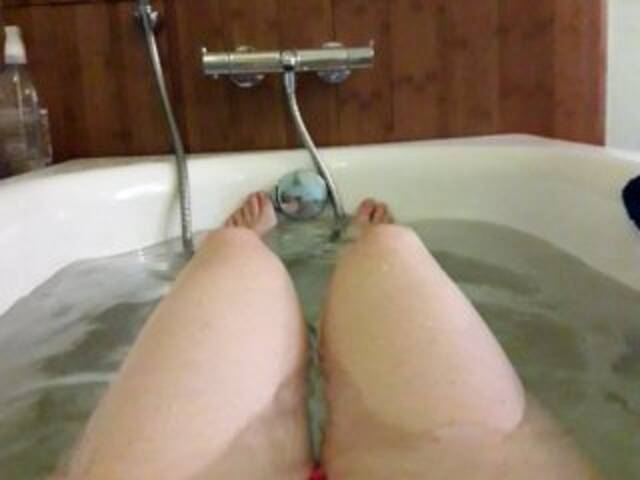 Capturi de ecran de difuzare SubslutSuzy