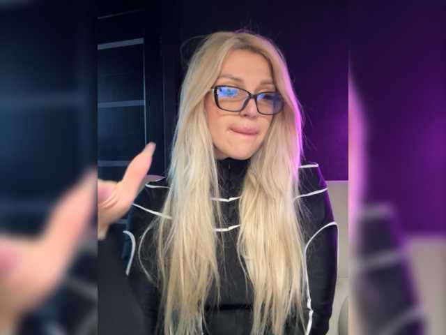 Capturi de ecran de difuzare CyberWhore111