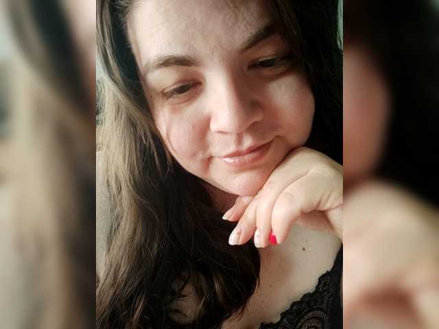 Capturi de ecran de difuzare SweetAndCurvy