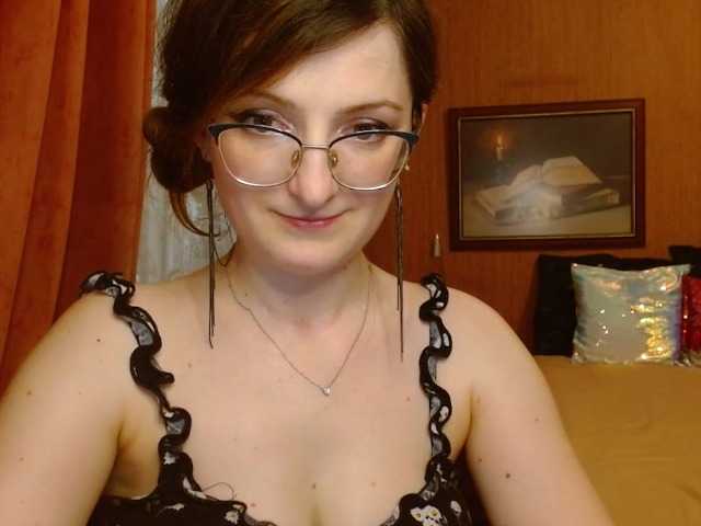 Fotografii tastyAriel Sweet and yet dang naughty ;) #innocentface #sweet #petite #glasses #fetish #natural #domina #teaser #cfmn #joi #cei #cbt #sph