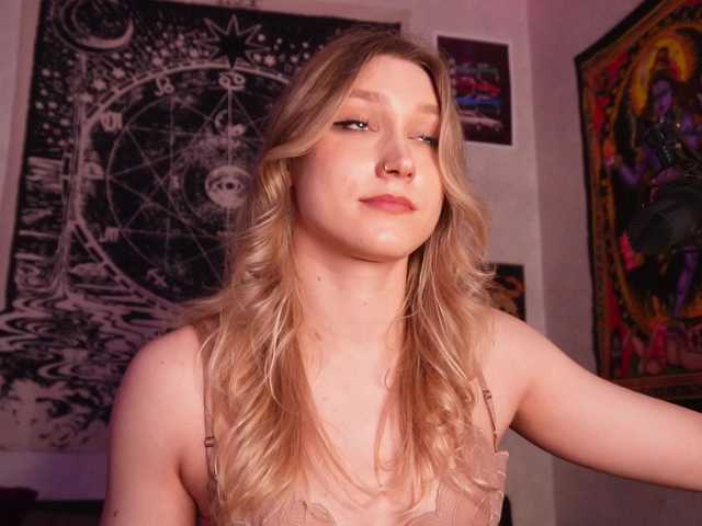 Capturi de ecran de difuzare TasyaMeow