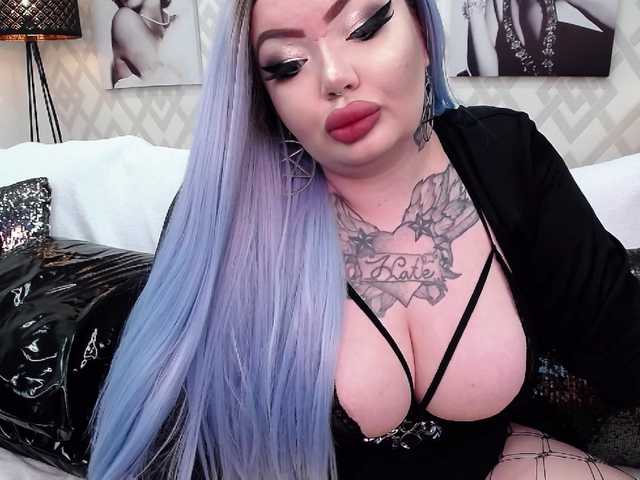 Fotografii SavageQueen Welcome in my rooom! Tattooed busty fuck doll with perfect deepthroat skills and more and more. Wanna play? Tip your Queen! Kisses :)
