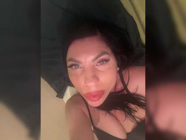 Capturi de ecran de difuzare Tatushaa